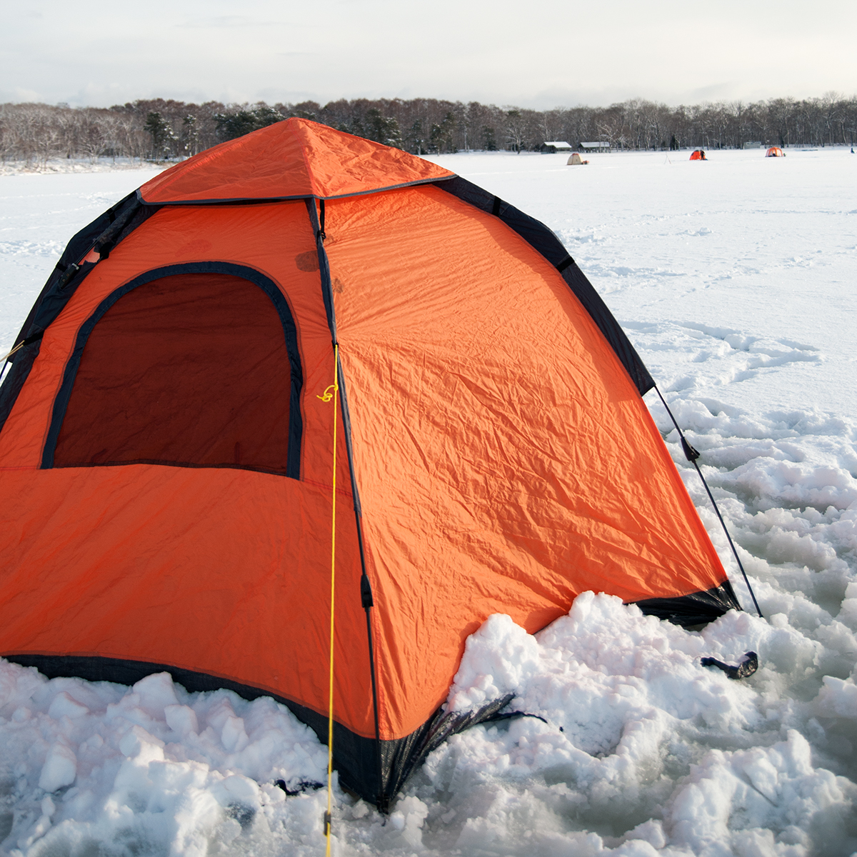 大沼氷上のテント