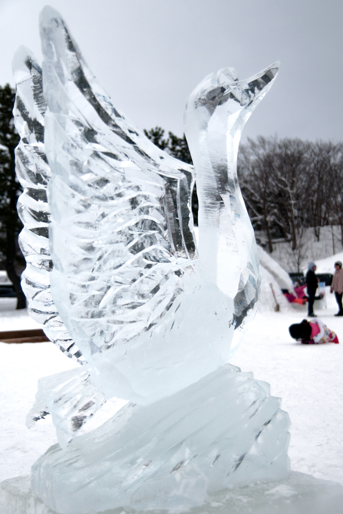 白鳥の氷の彫像